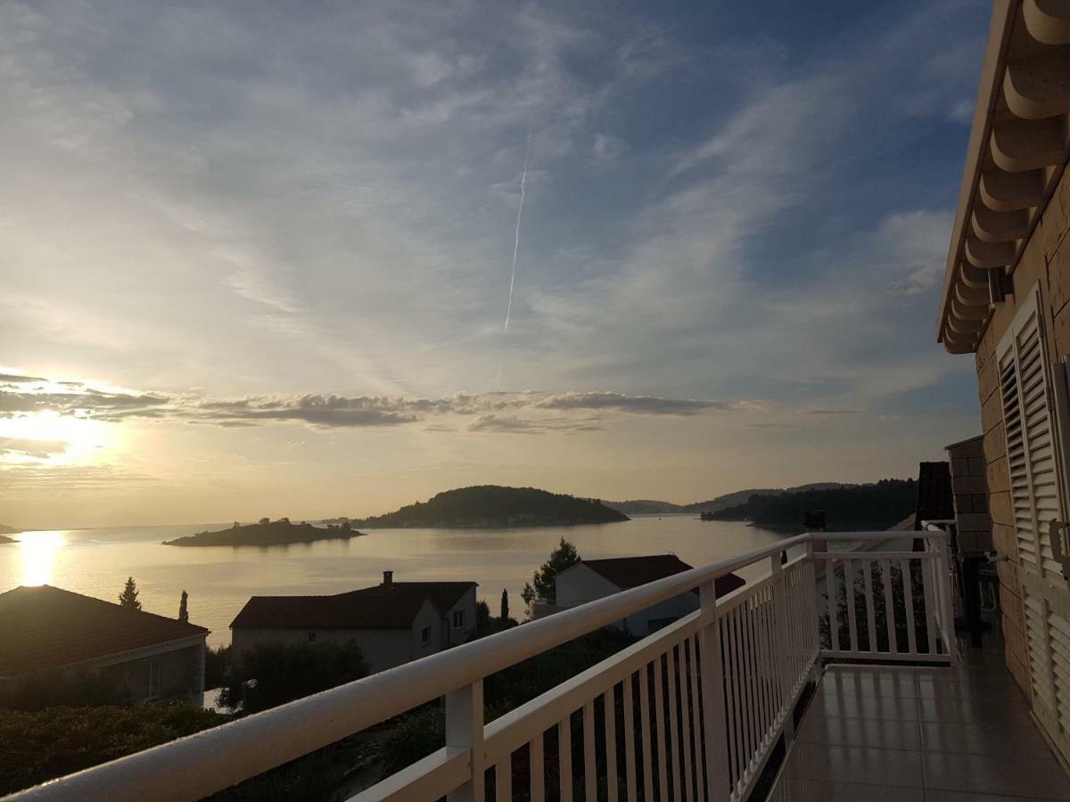 Seaview And Relax Apartment Lumbarda Luaran gambar